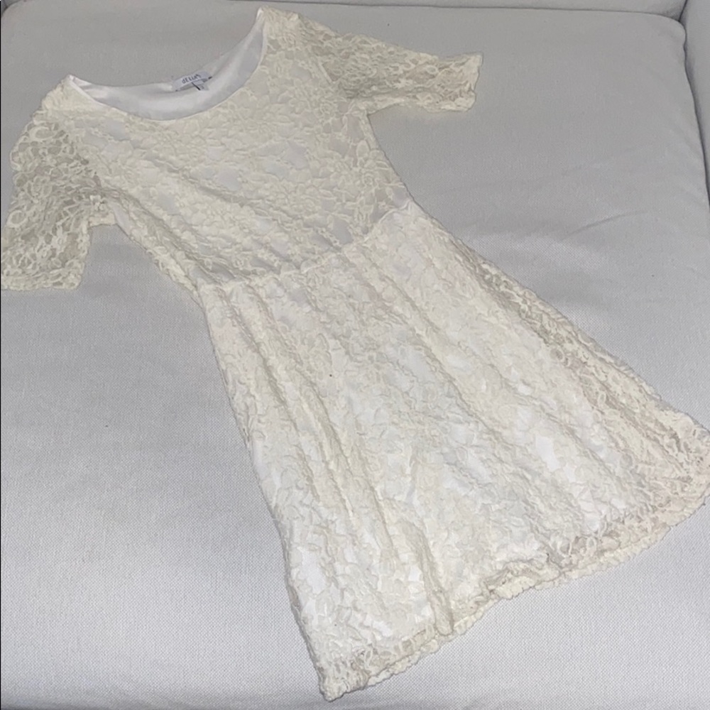 Delia’s white lace dress